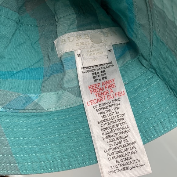 Reversible baby Burberry hat - Picture 2 of 3